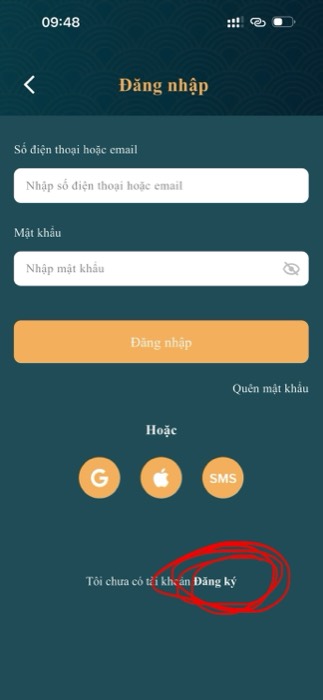 Màn hình chính của app với ô Đăng nhập được khoanh đỏ ở phía trên